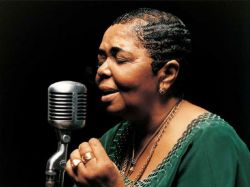 Cesária Évora. Voz de la sencillez.